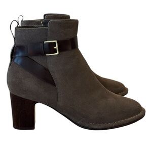 Clark’s Spiced River suede side zip ankle booties grayish color women’s 10